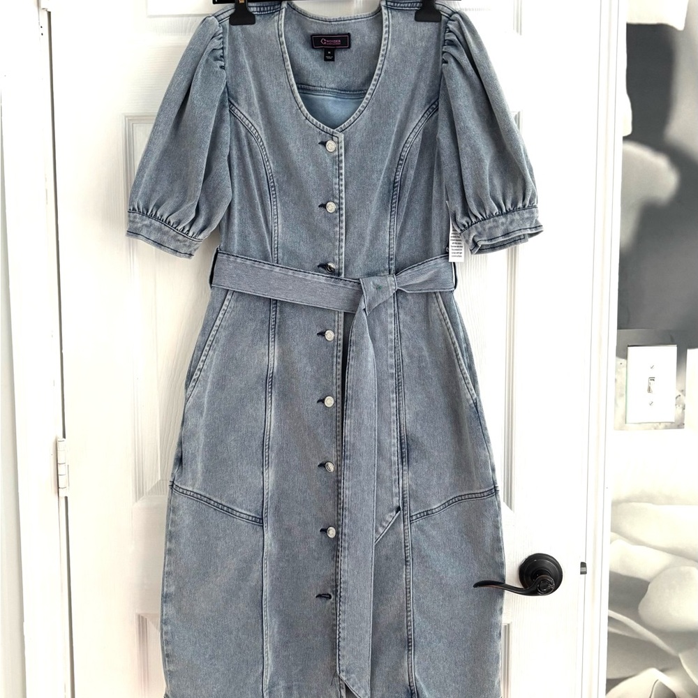 NWT Wonder by Christian Siriano women’s buttoned dress .
